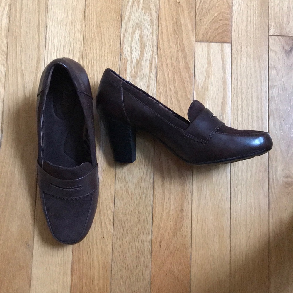 Clarks - burgundy leather heels